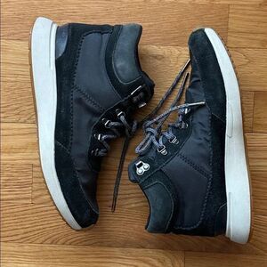 Toms Men's Original ON for OMP Black High Top Sneakers!